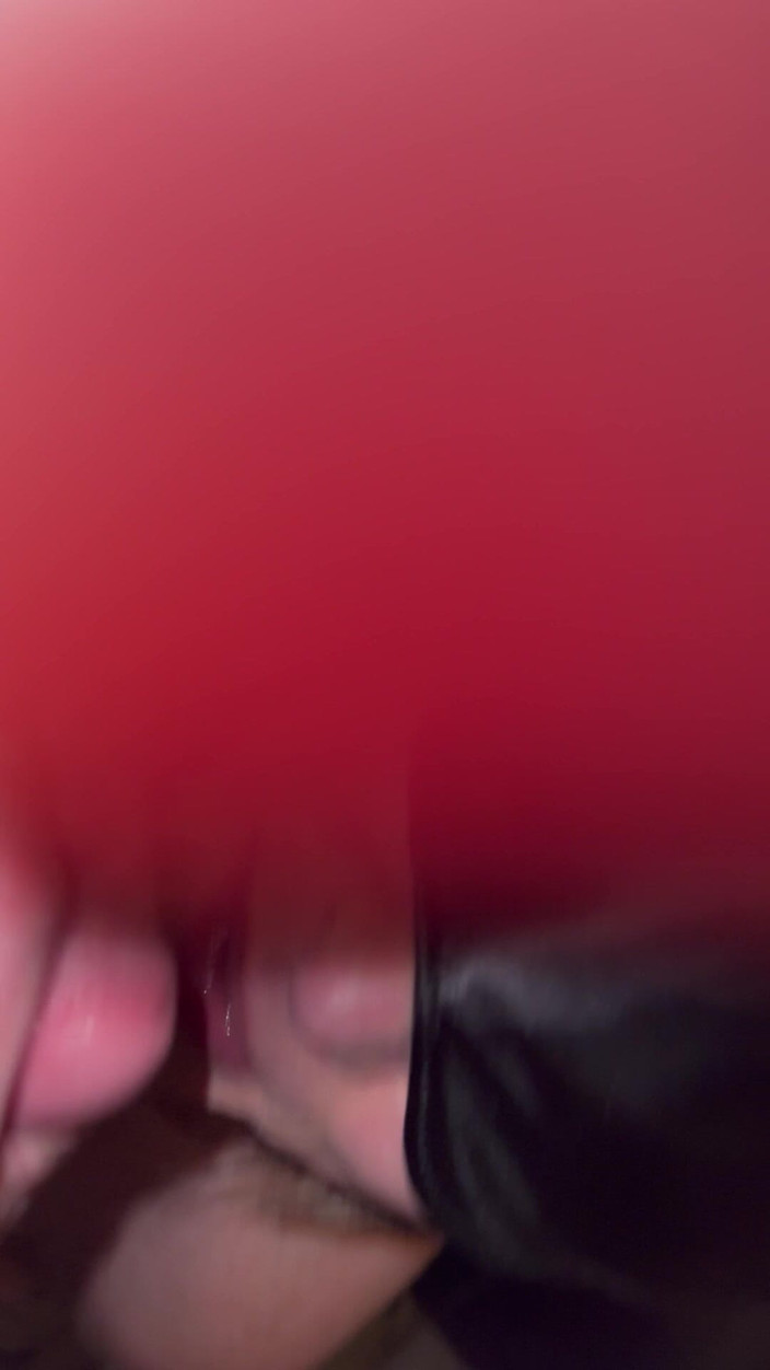 golgi713: Halsfick-training für trans-puppe vor der orgie