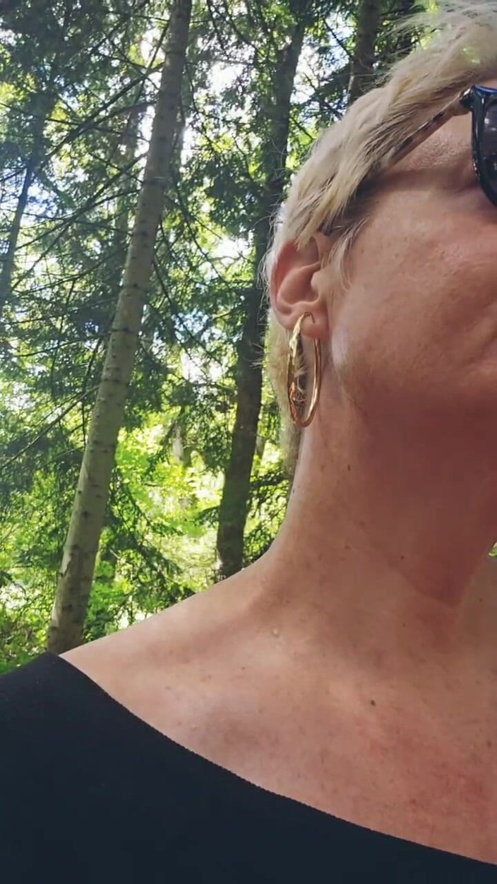 Sofy13: 想要在树林里吮吸一根好鸡巴