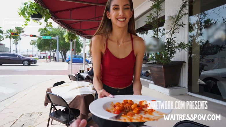 Waitress POV: Cameriera pov - Natalia Nix - degustazione di italiana