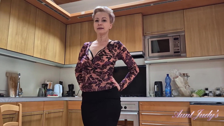 Aunt Judy's: Auntjudys - Busty Amateur MILF Wanilianna Gets off in the Kitchen