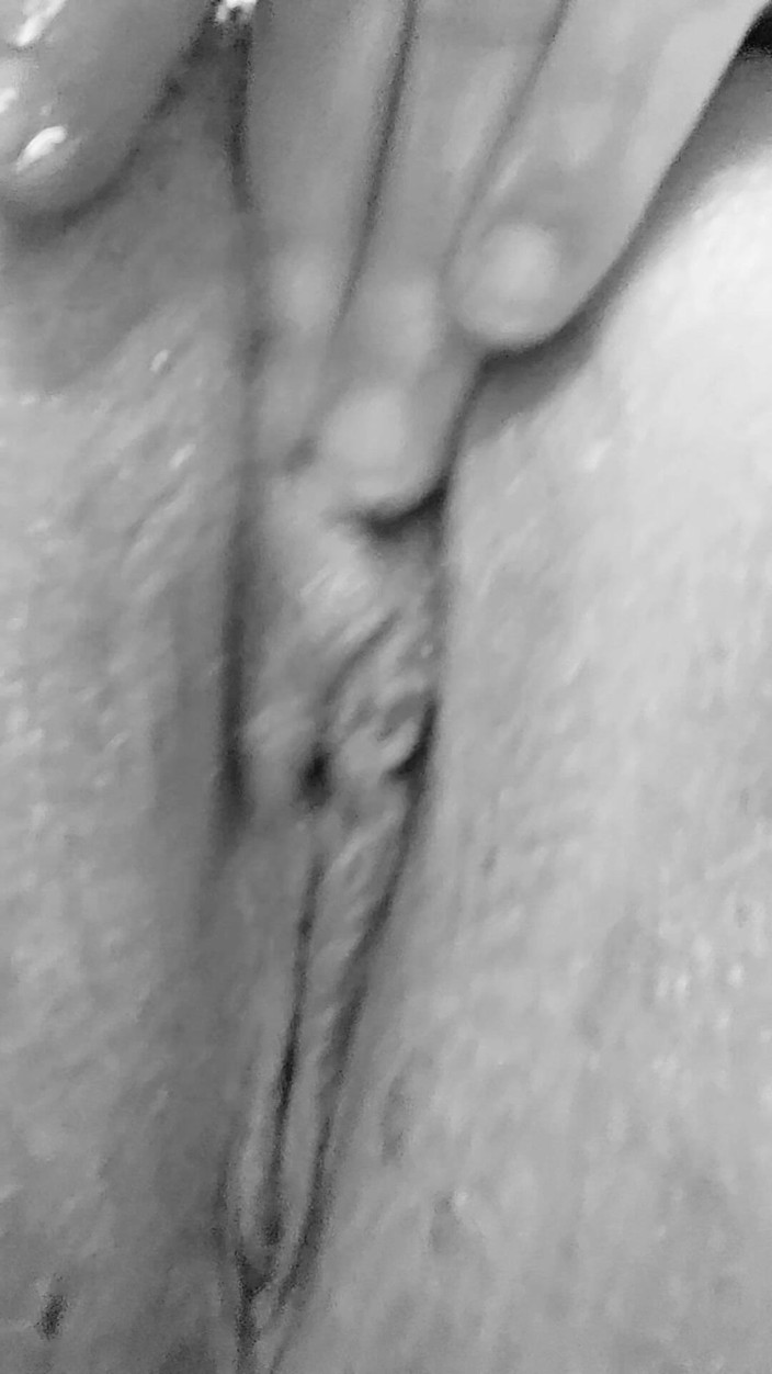 Misses Dickinson and Roughael: Masturbation de chatte huilée