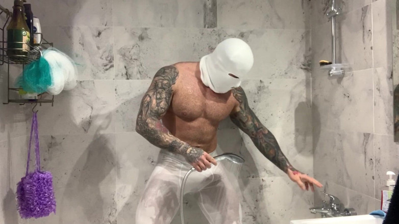Maximus Barmin: Gemaskerde spieren onder de douche