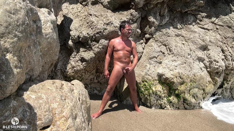bleshporn: Tim Blesh visitando praias de Sitges pela primeira vez