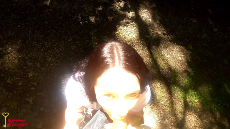 Emma Secret: Omg! Rehat blowjob semasa mendaki!