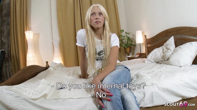 Full porn collection: Blonďatá hubená teenagerka tajně potká manžela svého kamaráda a je...