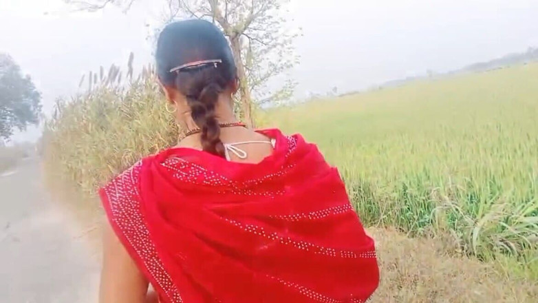 Bk Vlogs: गांव की देसी भाभी की चूत में गाजर डालो