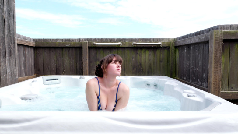 Princess Leia: Hot Tub Masturbation