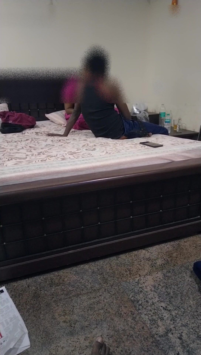 Tamil lesbian: 与客户的话