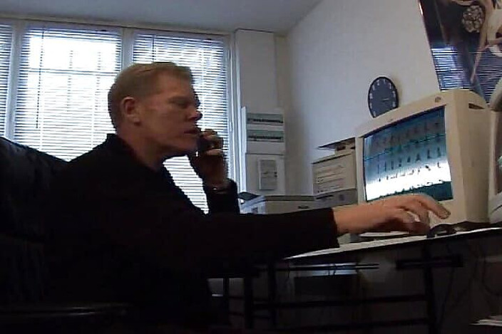 Monde Francais: Setiausaha Perancis nakal dikongkek bos dan pelanggannya