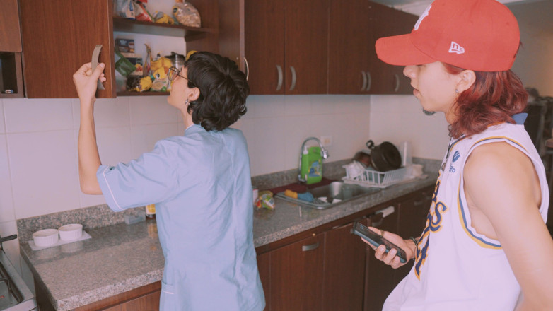 Alina Svetlana: เย็ดเจ้านายของกูในห้องครัว