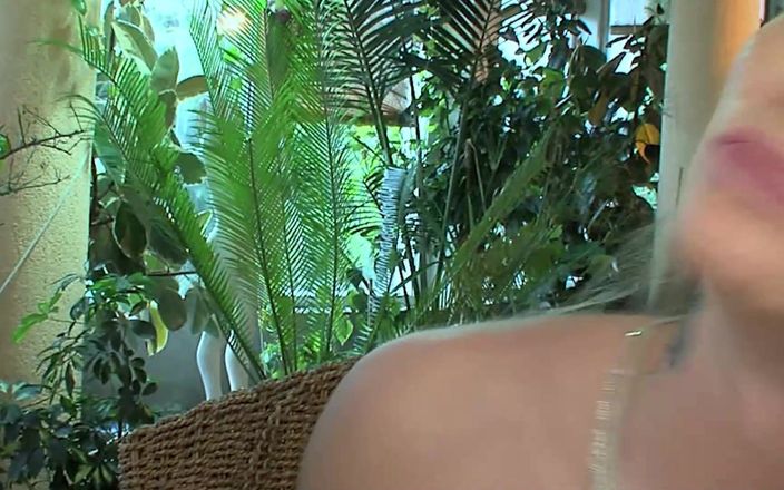 DARVASEX: ホットなお尻シーン-3巨乳ブロンドのアリスが後ろから犯されるのが大好き