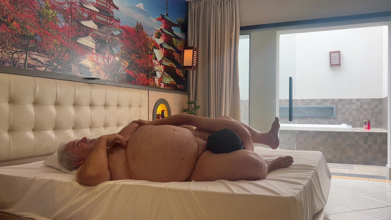 Punchbagplz: Grote papa: schaarbenen met pijpbeurt