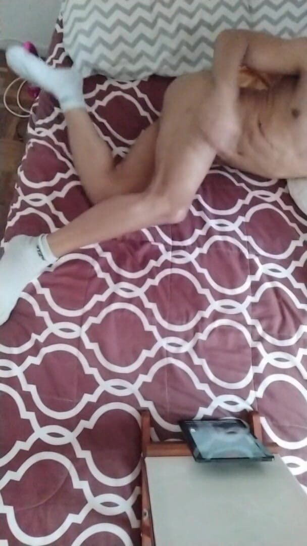 trebol_Jess: very sexy latin brunette touches his entire defined and elastic...