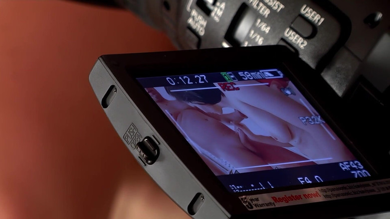 Casting GIRLS AND FIRST PORNO: 3P寝取られ、巨大なペニスとの屋外ハードファックコンピレーション