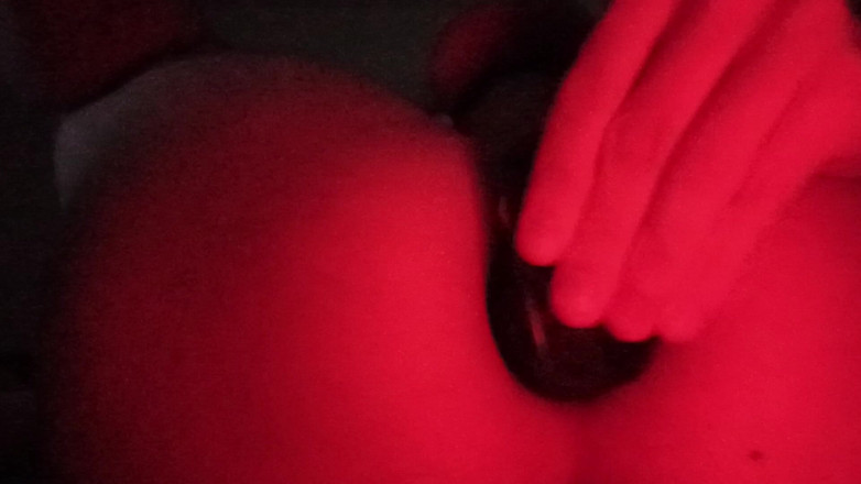 Jamie Fox: 大きなアナルプラグを取る