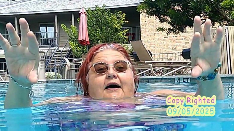 BBW nurse Vicki adventures with friends: Vicki Si Suster Nakal Ini Memamerkan Bikini Barunya Di Tepi...