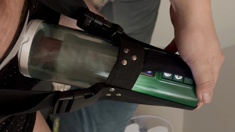 LondonBBC: 제어 할 수없는 오르가즘을 일으키는 자동 자위