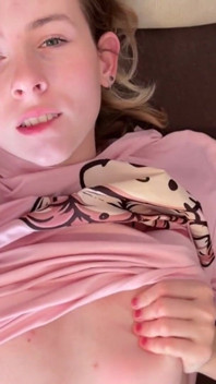 Uwu Phone-in-hand Bedtime Fantasy