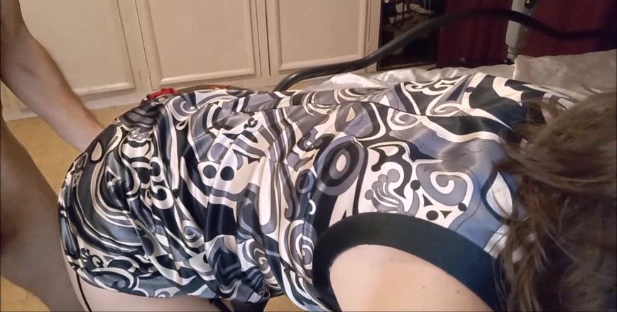 Sexy O2: 788 01 - Francouzský amatér, Šukání zezadu, saténové spodní prádlo, obležený sex, kouření