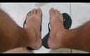 Breno garcia: Bathroom Feet