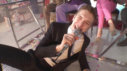 Rocco Siffredi porn: Morena de tacones altos follada sobre la mesa