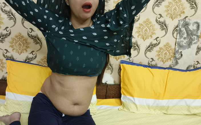 Saarabhabhi6: Desi stepsis ha preso la stanza del suo fratellastro per...