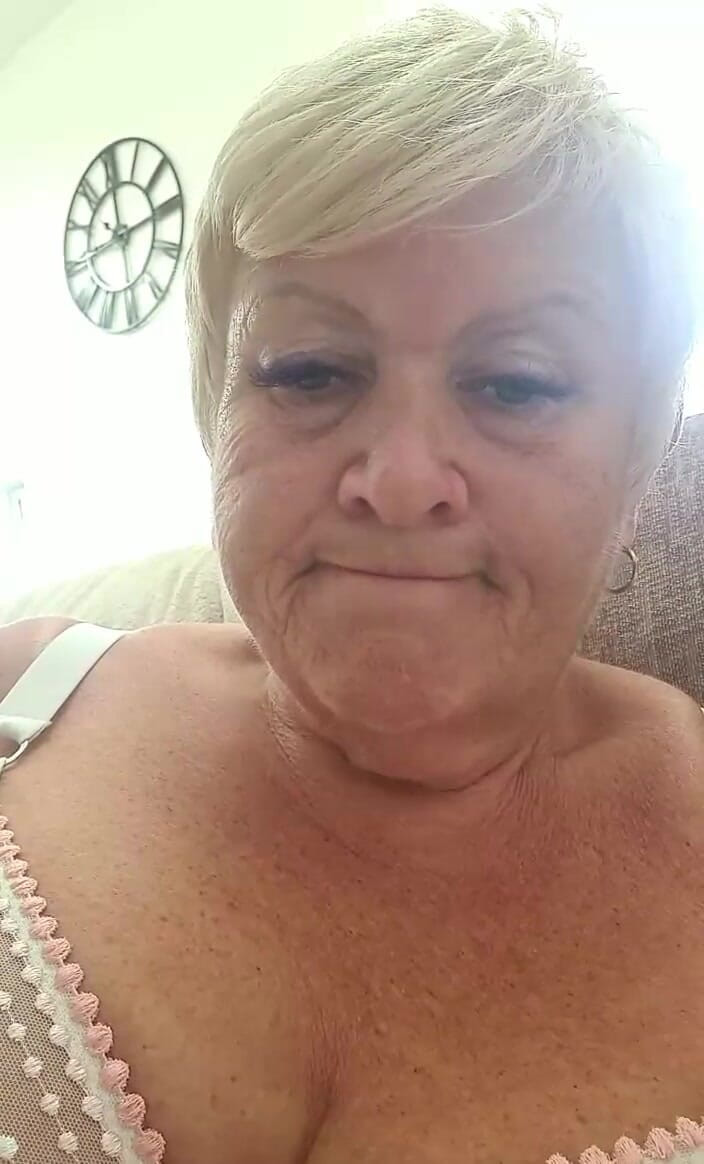 Uk Joolz: Stream iniciado el 08/18/2022 09: 36 am Lencería blanca hoy x