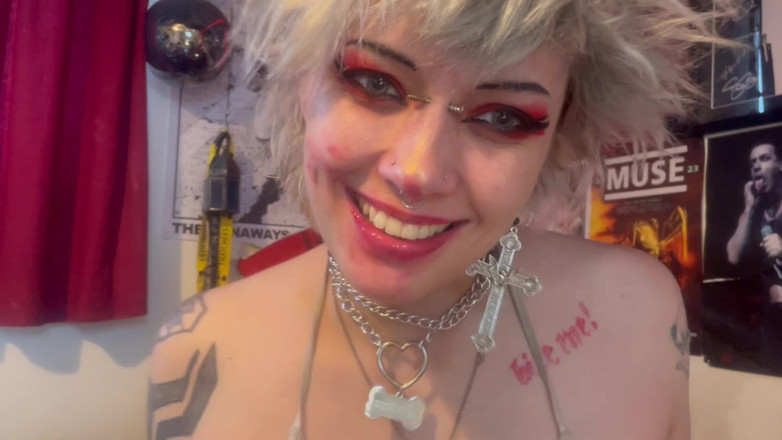 Glitterqueen1999: Fuck My Lipstick off Stepbro