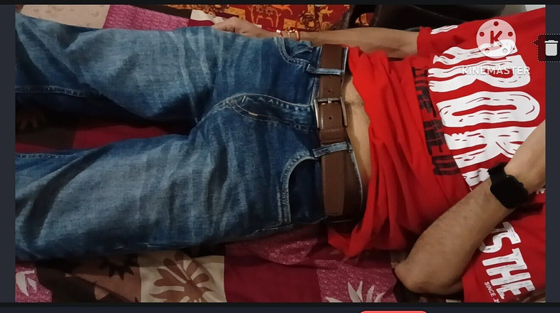 Desi__Panda: पहली बार मैंने कसरत के बाद आधी रात में अपने जिम ट्रेनर का बड़ा राक्षसी लंड छू लिया