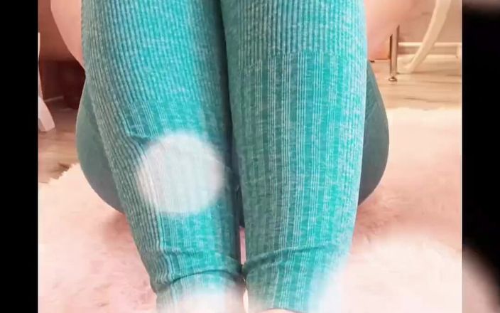 FrauleinP: Piedi nudi in pantaloni da yoga