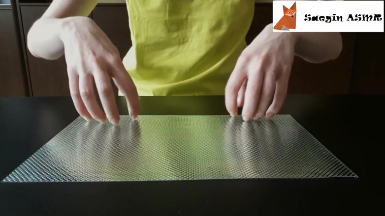 Saegin: 1[ASMR] Scratching textured sheets (no talking)