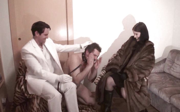 Femdom Austria: Ošklivá paní a její přítel se baví se svým otrokem