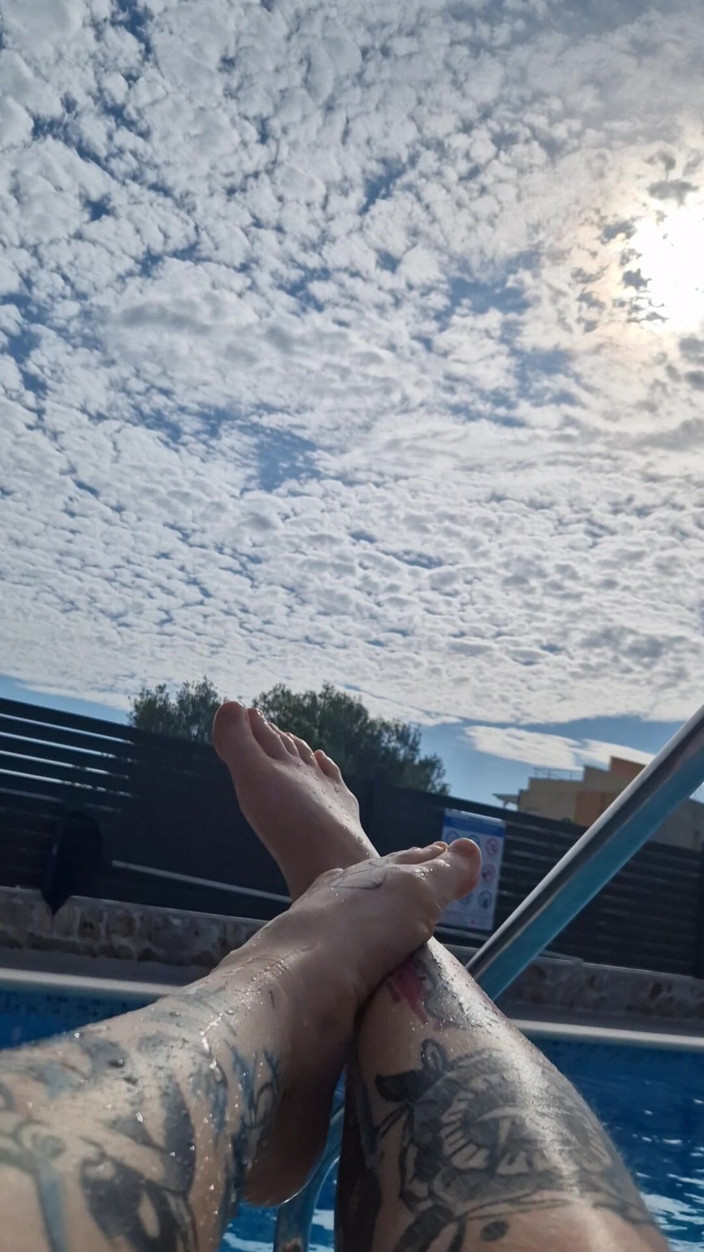 BaleaTheScarleg: Wet Feet