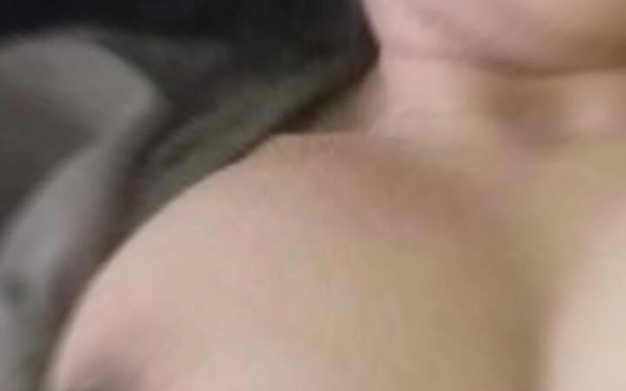 Astriana88: Mientras mira mi leche