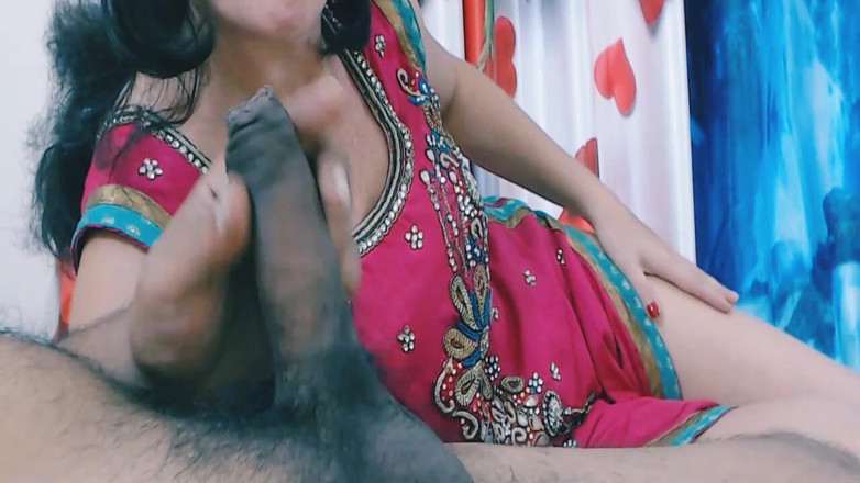 Bolly Karma: Я не втрималася, побачивши член свого пасинка.