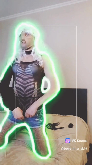 Boy in a skirt: Ensam i fältet - Krigare!