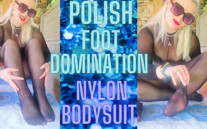Monika Nylon: (106) Dominance nohou v nylonovém body