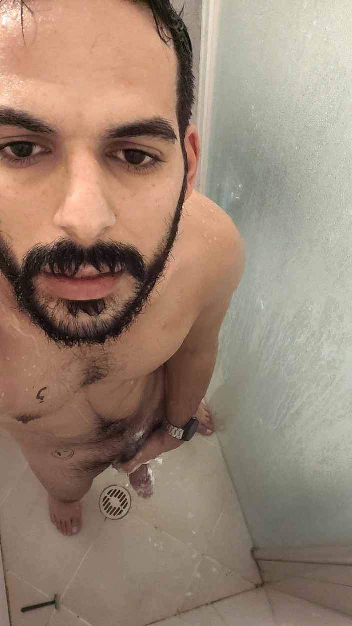 Grayalpha: Cum prysznic ze mną