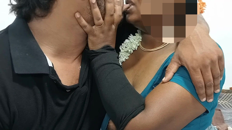 Veni: Couples sexy, baiser à lèvres et baise torride par la bouche