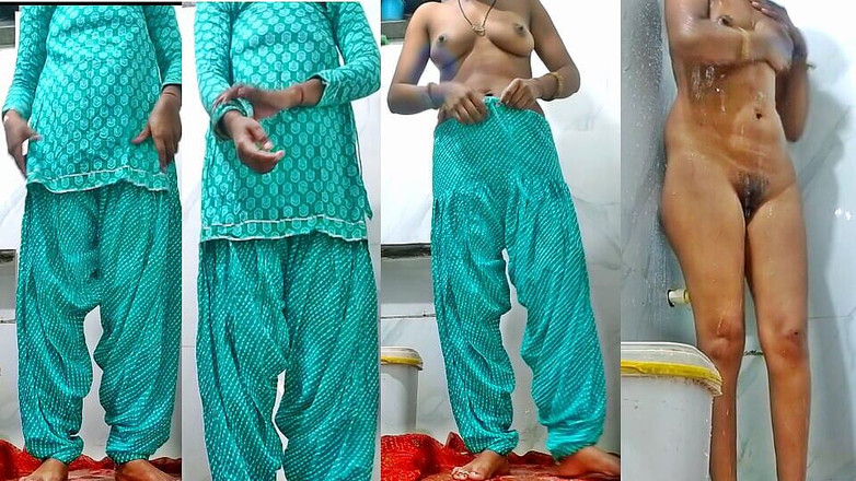 Rakul008: Sexy giovane ragazza del college in bagno.