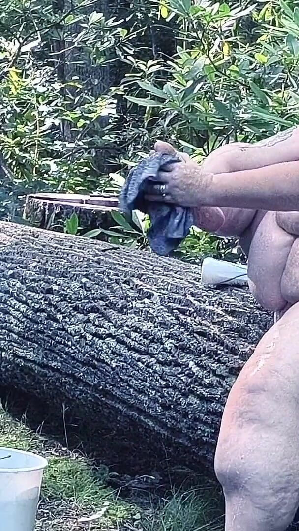 HerculesnVENUS: Chunky Got Skunky and Pored All Over Herself
