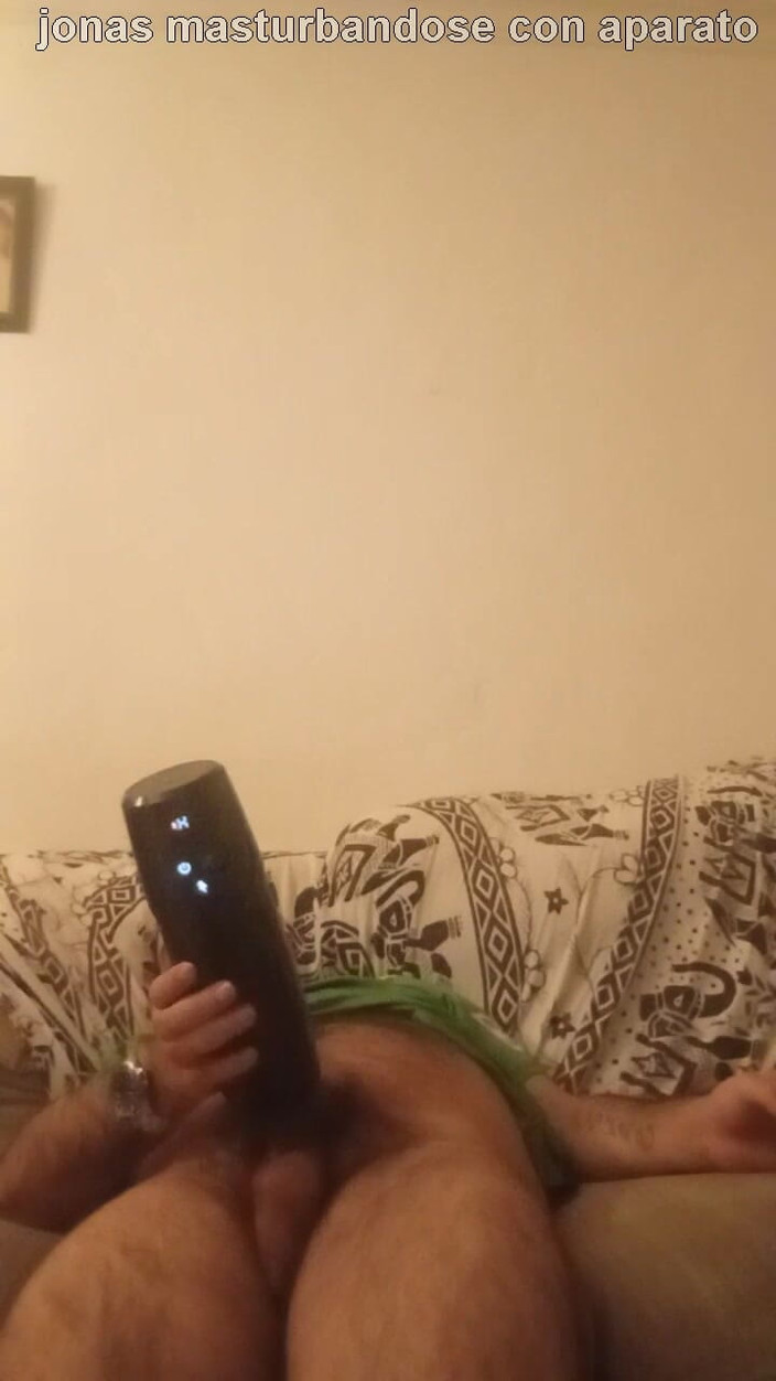 jonasxulo: Jonas masturbující s bribradorem