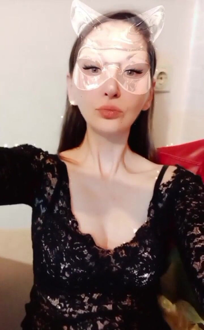 Dominatrix Redsonyja: Každá odpověď, pokud zanechá komentář o tom, proč si vybere...