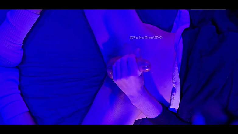 Parker Grant NYC: Mohla by použít pomocnou ruku ... nebo Dvě