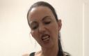 Swiss Strapon Queen: Fan film 1 - Velmi intimní záběr z obličeje a strapon šukání