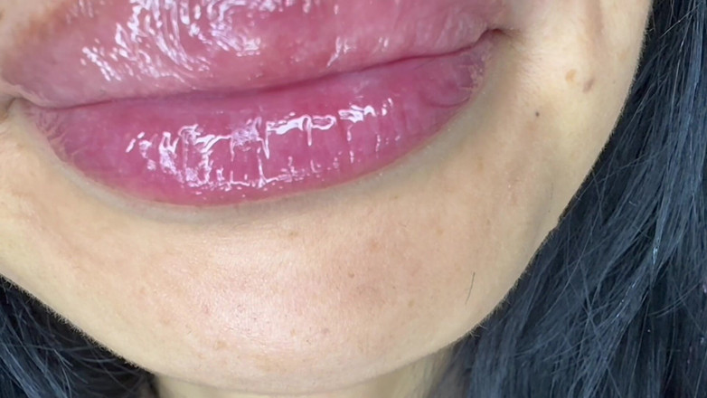 Asmr_mouth: POV minuscule : géante te veut dans sa bouche