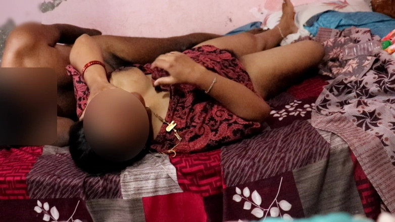 Black & white desicat: セクシーな大きな胸のインド人義姉さんが夜のセックスで