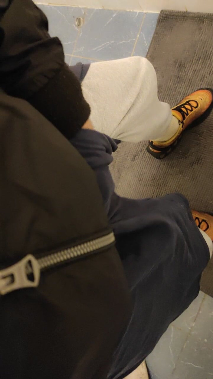 SmokedAlloy2: पेशाब से भरे शौचालय में Dirtyjunkbro, बदबूदार मोजे और गीले खेल जूते