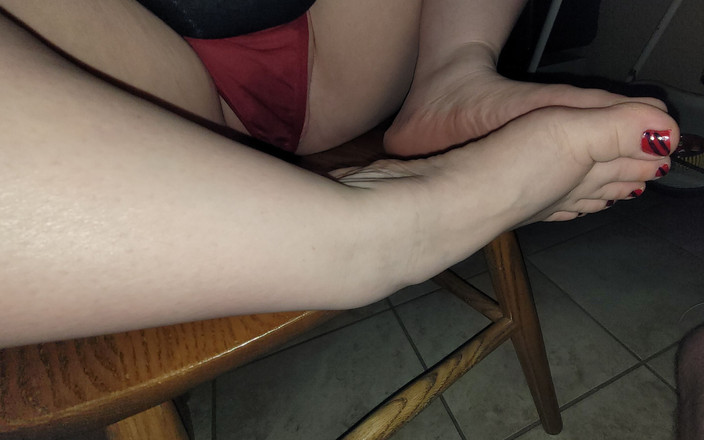 On cloud sixty nine: 继阿姨在桌子底下被舔阴