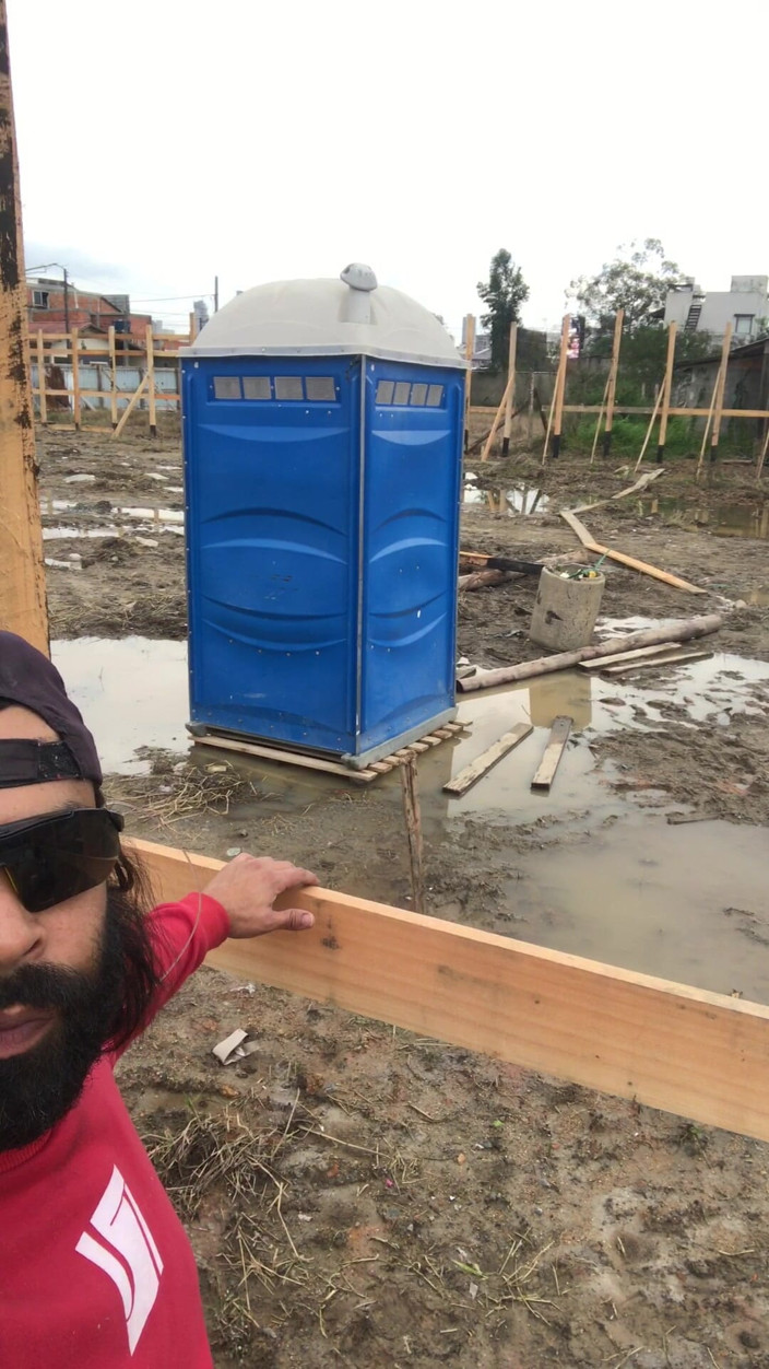 i7Bernard: Portable Toilet at the Porto Belo Construction Site
